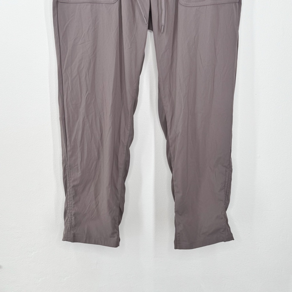 Lululemon Beyond The Studio Crop Pants in Lunar Rock Women’s Size 8 - Picture 4 of 11